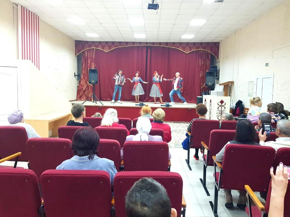 Ансамбль «Горница» выступил в санатории им. Володарского Ансамбль «Горница» выступил в санатории им. Володарского