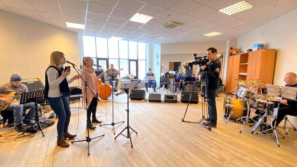 Эстрадно-джазовый ансамбль «Экспресс-бэнд» готовится к концерту с Джеки Гейдж Эстрадно-джазовый ансамбль «Экспресс-бэнд» готовится к концерту с Джеки Гейдж