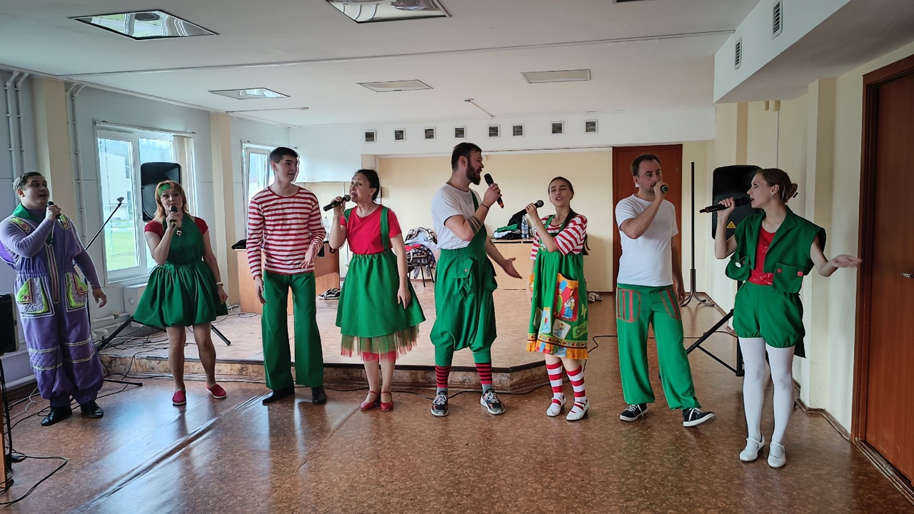 Группа «Калейдоскоп» выступила для жителей ЛНР и ДНР Группа «Калейдоскоп» выступила для жителей ЛНР и ДНР