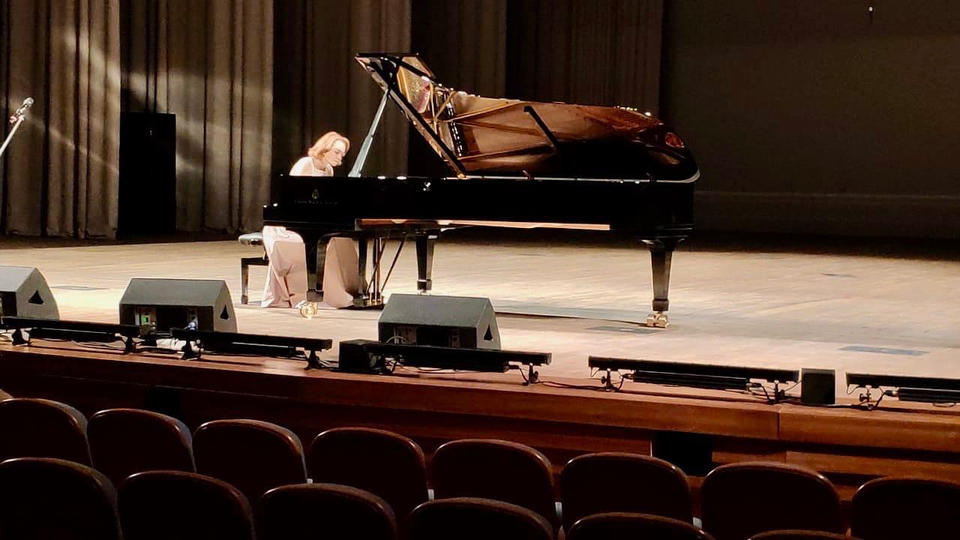 Анастасия Суднева выступила с концертом фортепианной музыки Анастасия Суднева выступила с концертом фортепианной музыки