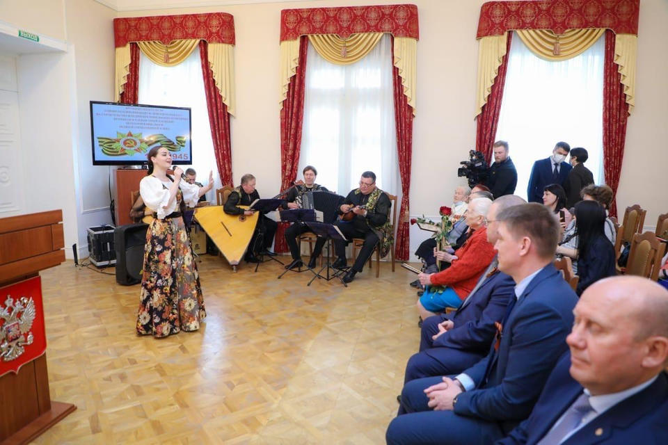 Марта Серебрякова и ансамбль «Губернiя» выступили на церемонии вручения свидетельств ветеранам Великой Отечественной войны и их вдовам на право улучшения жилищных условий Марта Серебрякова и ансамбль «Губернiя» выступили на церемонии вручения свидетельств ветеранам Великой Отечественной войны и их вдовам на право улучшения жилищных условий