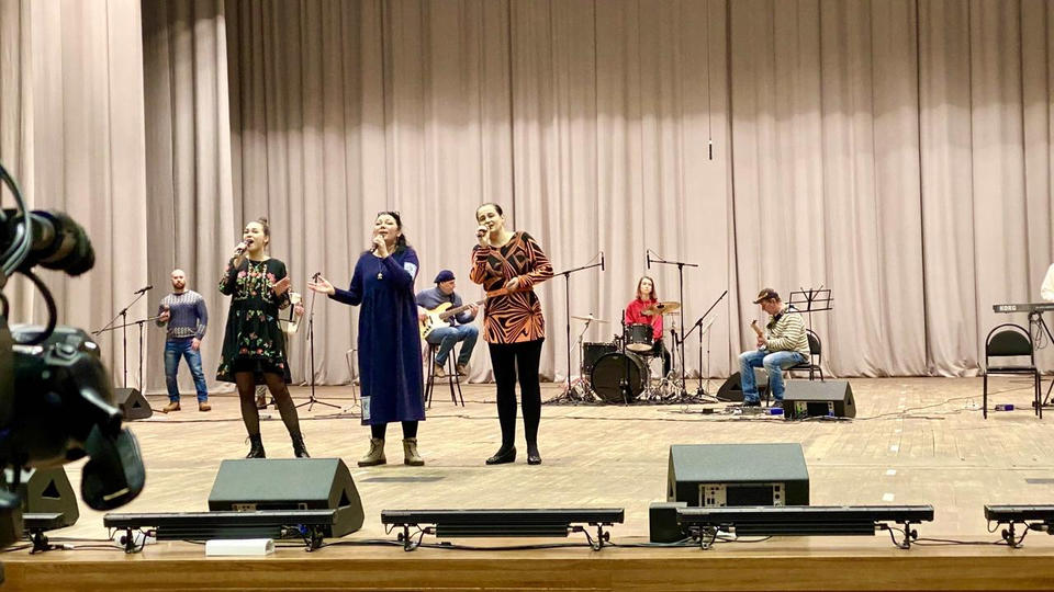 Наталья Мещерякова и ансамбль «Злато-Серебро» готовятся к сольному концерту Наталья Мещерякова и ансамбль «Злато-Серебро» готовятся к сольному концерту