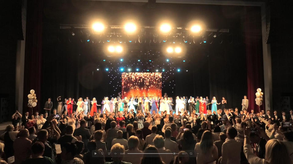 В ККЗ «Пенза» состоялся выпускной вечер Лицея современных технологий управления №2 В ККЗ «Пенза» состоялся выпускной вечер Лицея современных технологий управления №2