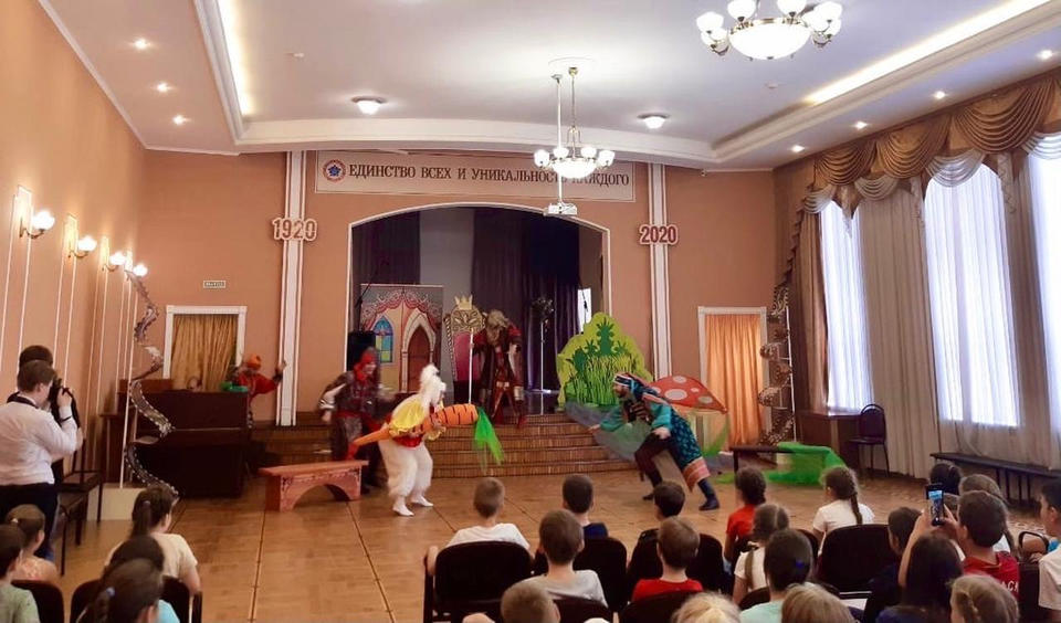 Группа «Калейдоскоп» выступила в гимназии № 6 города Пензы Группа «Калейдоскоп» выступила в гимназии № 6 города Пензы