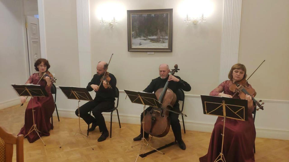 В День российской печати Иван Белозерцев провёл встречу с редакторами печатных СМИ региона В День российской печати Иван Белозерцев провёл встречу с редакторами печатных СМИ региона