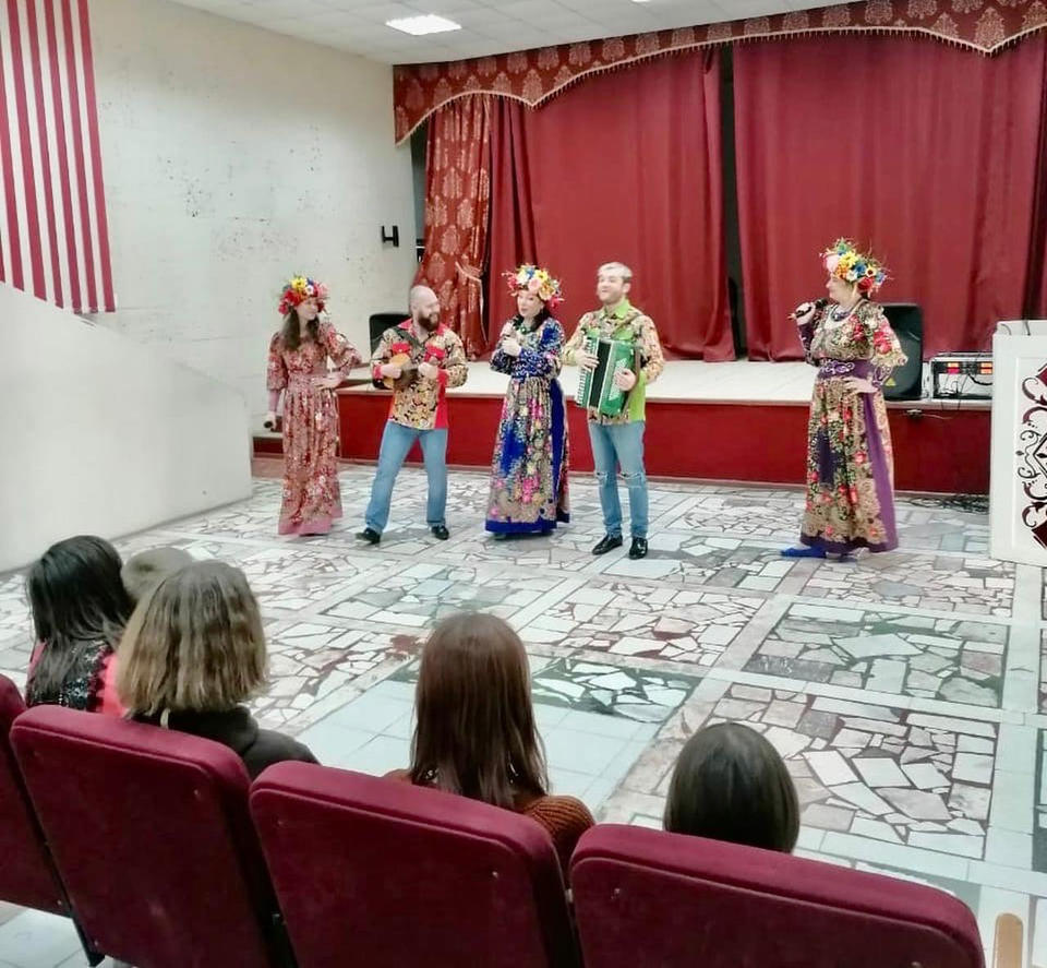 Ансамбль «Злато-Серебро» выступил в санатории им. Володарского Ансамбль «Злато-Серебро» выступил в санатории им. Володарского