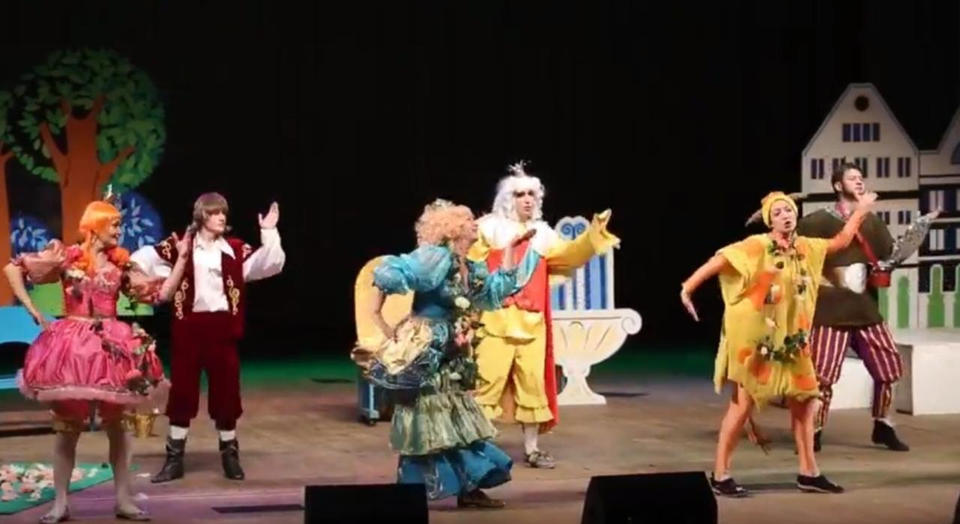 Предлагаем посмотреть фрагменты музыкального спектакля «Зорька – дочь солнца» в исполнении группы «Калейдоскоп»! Предлагаем посмотреть фрагменты музыкального спектакля «Зорька – дочь солнца» в исполнении группы «Калейдоскоп»!