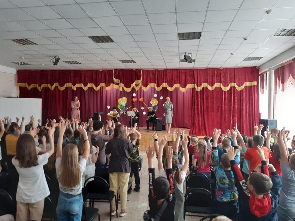 Творческий коллектив «Экспромт» выступил в школе № 57 города Пензы Творческий коллектив «Экспромт» выступил в школе № 57 города Пензы