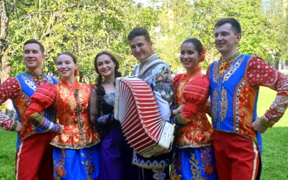 Марта Серебрякова приняла участие в праздничном концерте ко Дню Государственного флага России в городе Реутове Марта Серебрякова приняла участие в праздничном концерте ко Дню Государственного флага России в городе Реутове