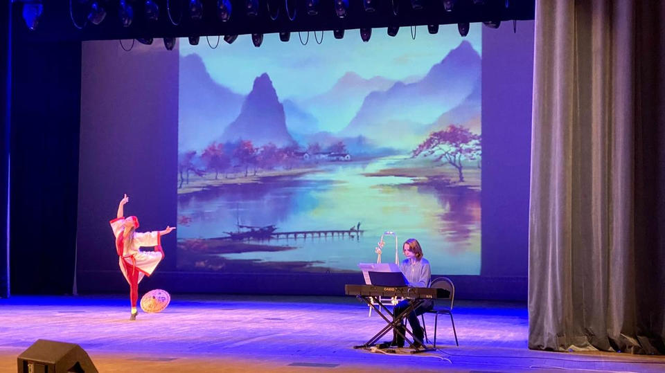 Анастасия Суднева готовится к музыкальному спектаклю «Пастушка и трубочист» Анастасия Суднева готовится к музыкальному спектаклю «Пастушка и трубочист»