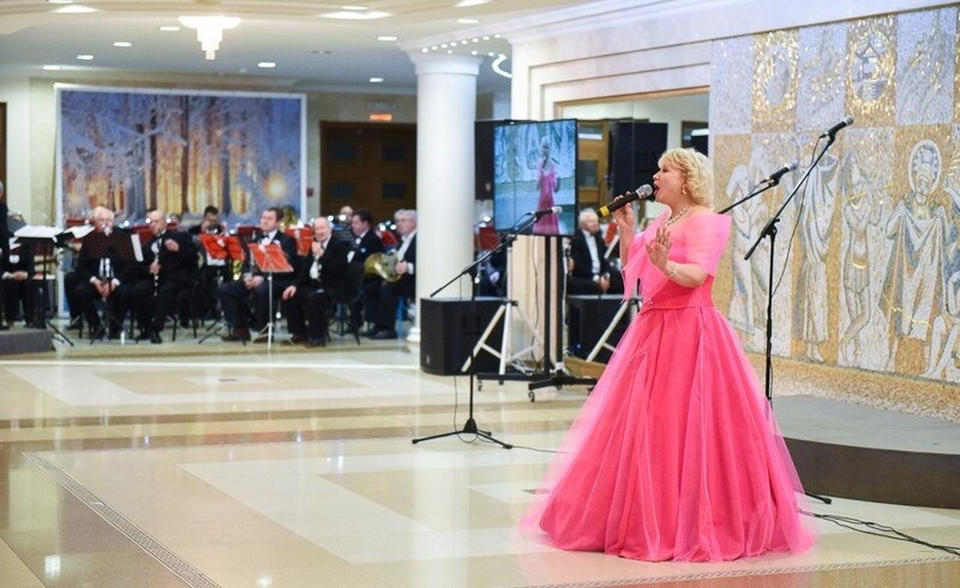 Солистка Губернаторской симфонической капеллы Елена Сафронова выступила на Сретенском балу Солистка Губернаторской симфонической капеллы Елена Сафронова выступила на Сретенском балу