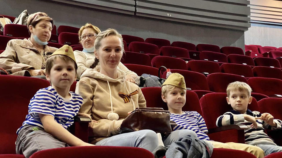 Гости «Пензаконцерта» посмотрели легендарный фильм «В бой идут одни „старики“» Гости «Пензаконцерта» посмотрели легендарный фильм «В бой идут одни „старики“»