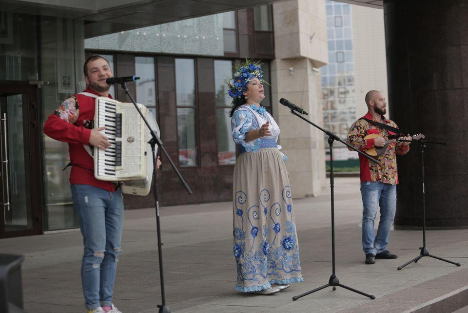 Ансамбль «Злато-Серебро» выступил с концертной программой Ансамбль «Злато-Серебро» выступил с концертной программой