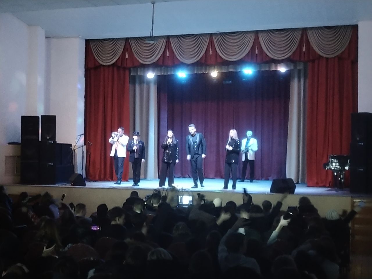 «Экспресс-бэнд» выступил с программой «Музыка в джинсах» для молодежи Земетчино «Экспресс-бэнд» выступил с программой «Музыка в джинсах» для молодежи Земетчино