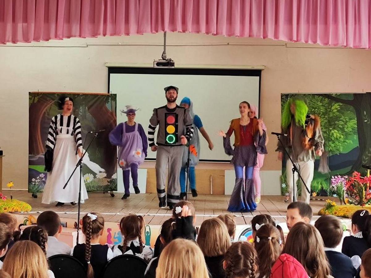 Группа «Калейдоскоп» знакомит пензенских школьников с правилами дорожного движения Группа «Калейдоскоп» знакомит пензенских школьников с правилами дорожного движения