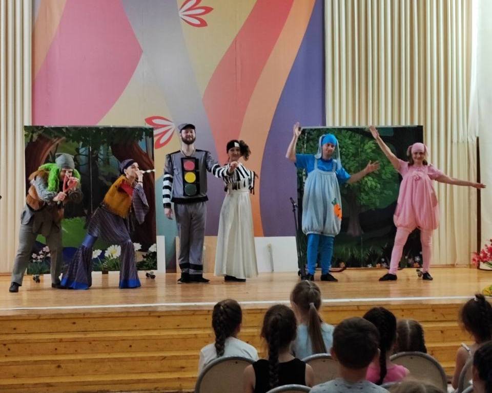 Группа «Калейдоскоп» выступила в средней школе № 74 г. Пензы Группа «Калейдоскоп» выступила в средней школе № 74 г. Пензы