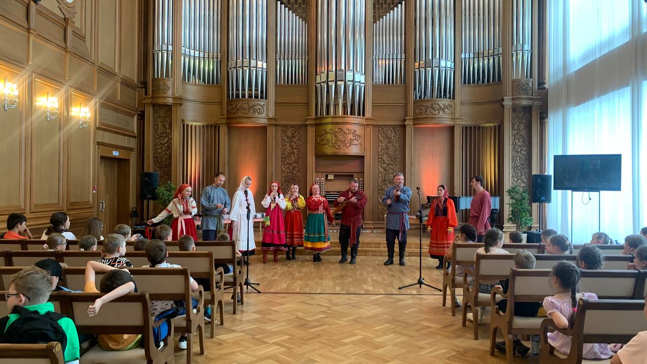 Ансамбль «Миряне» познакомил пензенских школьников с народными инструментами Ансамбль «Миряне» познакомил пензенских школьников с народными инструментами