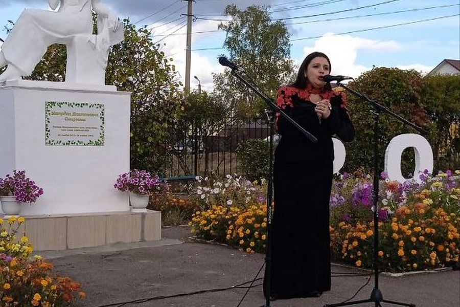 Гульсина Рафекова выступила на фестивале «Милая роща» Гульсина Рафекова выступила на фестивале «Милая роща»