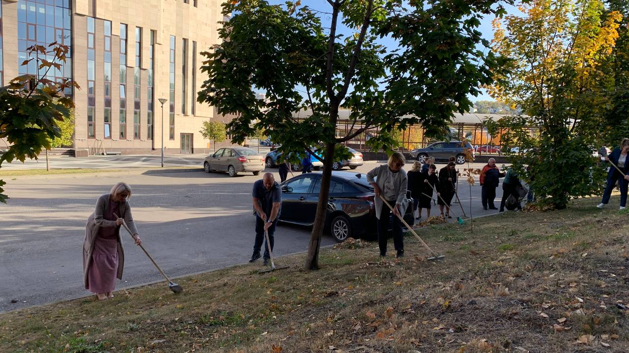 Сотрудники «Пензаконцерта» присоединились к общегородскому субботнику Сотрудники «Пензаконцерта» присоединились к общегородскому субботнику