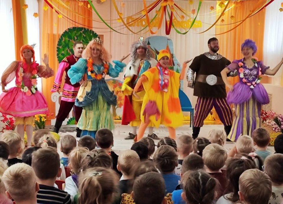 С музыкальным спектаклем группа «Калейдоскоп» выступила в деском саду № 130 С музыкальным спектаклем группа «Калейдоскоп» выступила в деском саду № 130