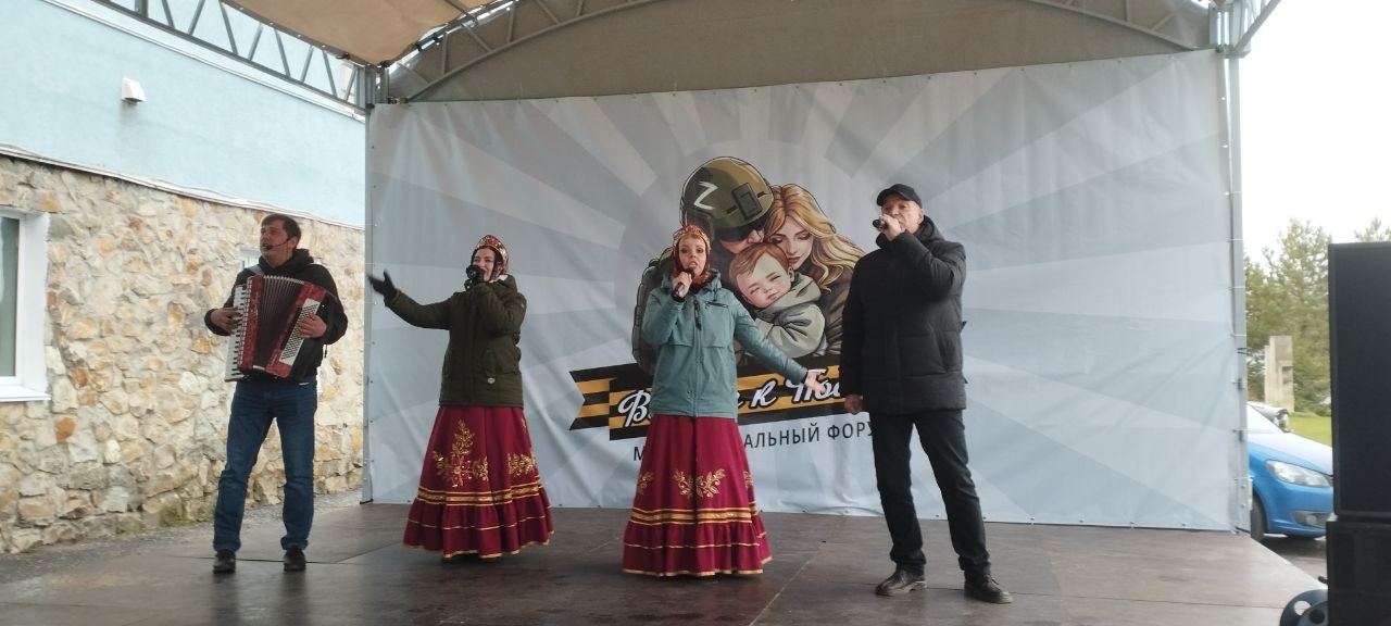 Ансамбль «Горница» выступил на фестивале патриотической песни Ансамбль «Горница» выступил на фестивале патриотической песни