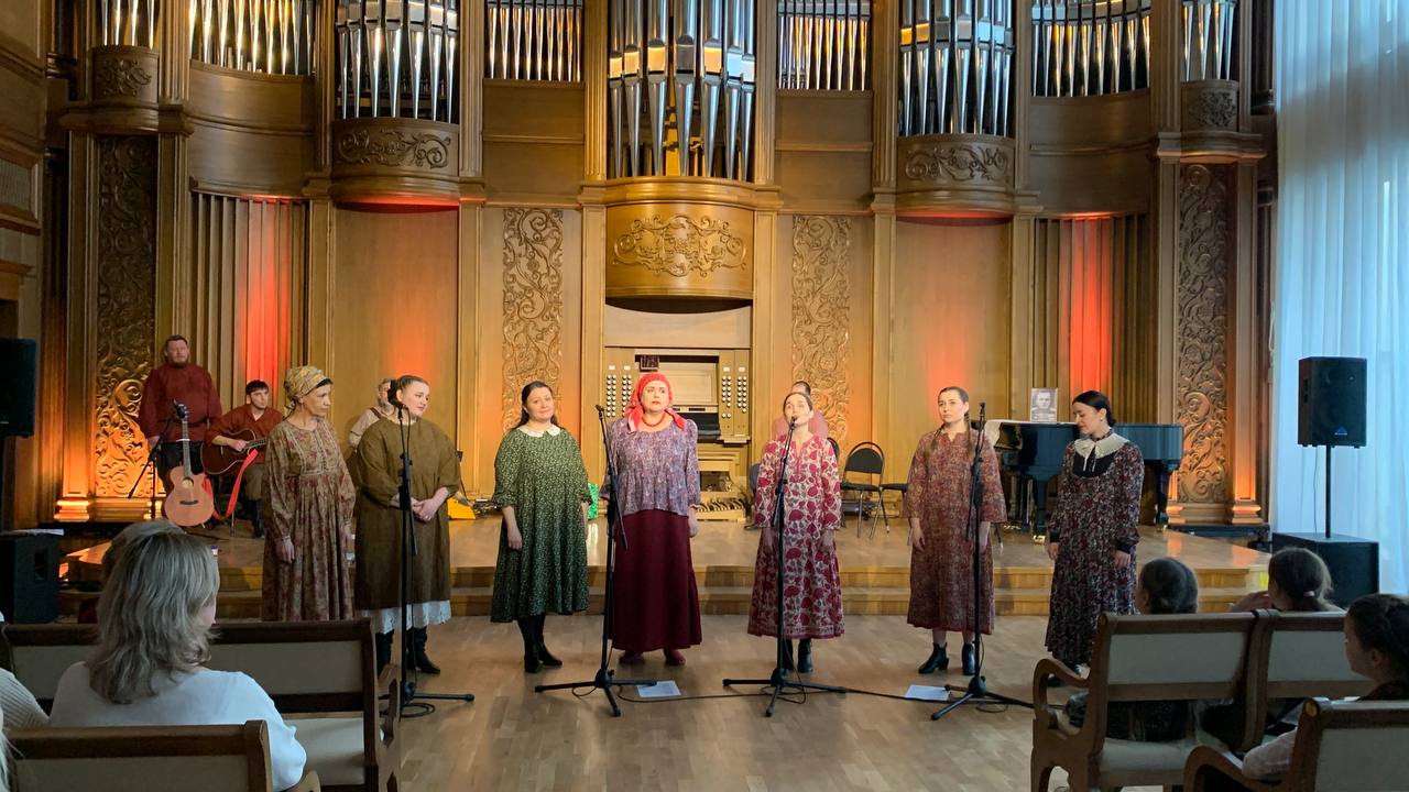 Состоялась творческая встреча-концерт ансамбля «Миряне» в рамках конкурса «Вокальный сундучок» Состоялась творческая встреча-концерт ансамбля «Миряне» в рамках конкурса «Вокальный сундучок»