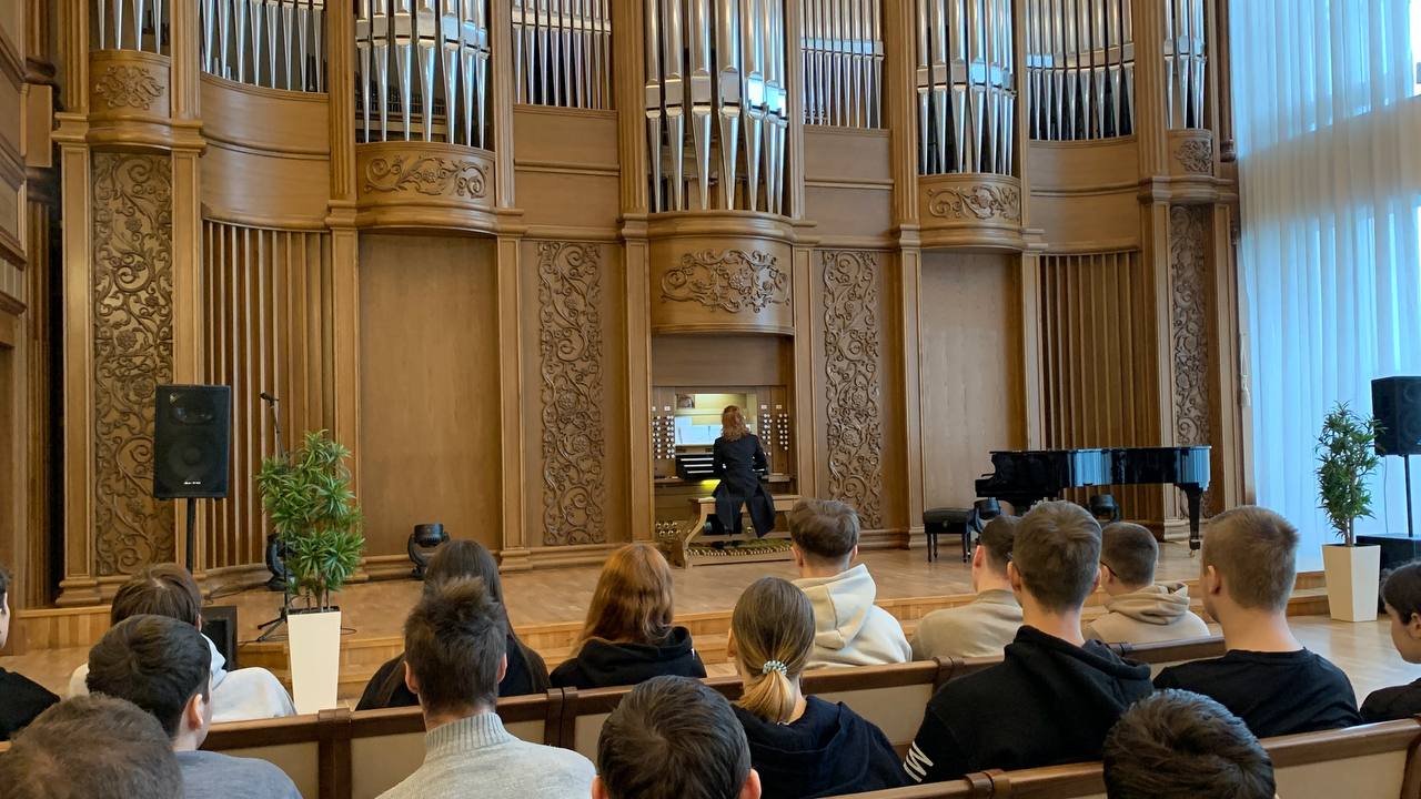 Юные пензенцы продолжают знакомиться с филармонией Юные пензенцы продолжают знакомиться с филармонией