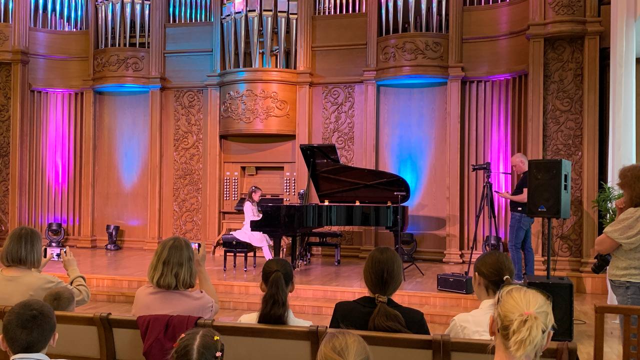 С отчетным концертом в филармонии выступили учащиеся фортепианного отделения ДМШ №15 С отчетным концертом в филармонии выступили учащиеся фортепианного отделения ДМШ №15