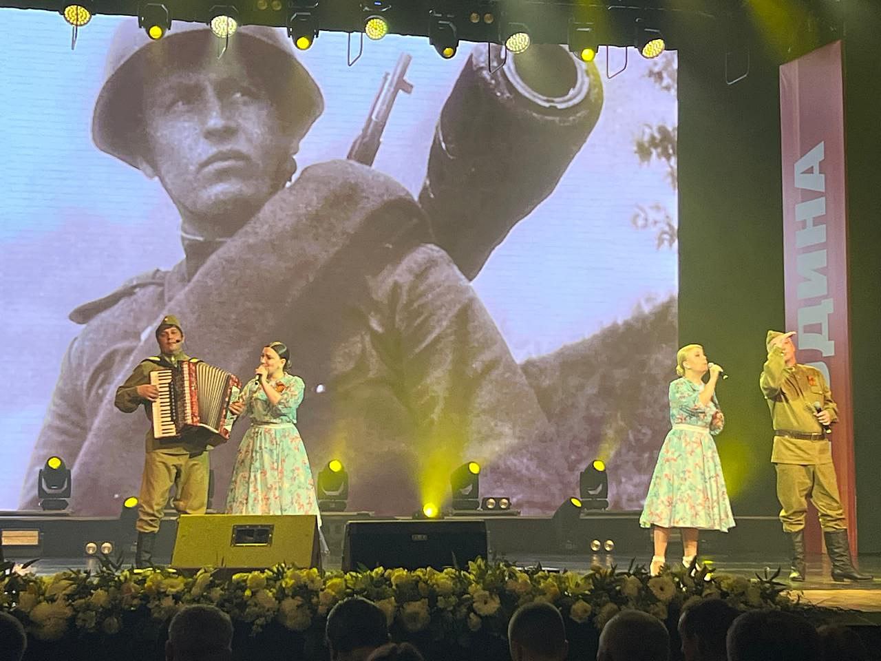 Ансамбль «Горница» принял участие в торжественном мероприятии ко Дню Победы в Белгороде Ансамбль «Горница» принял участие в торжественном мероприятии ко Дню Победы в Белгороде