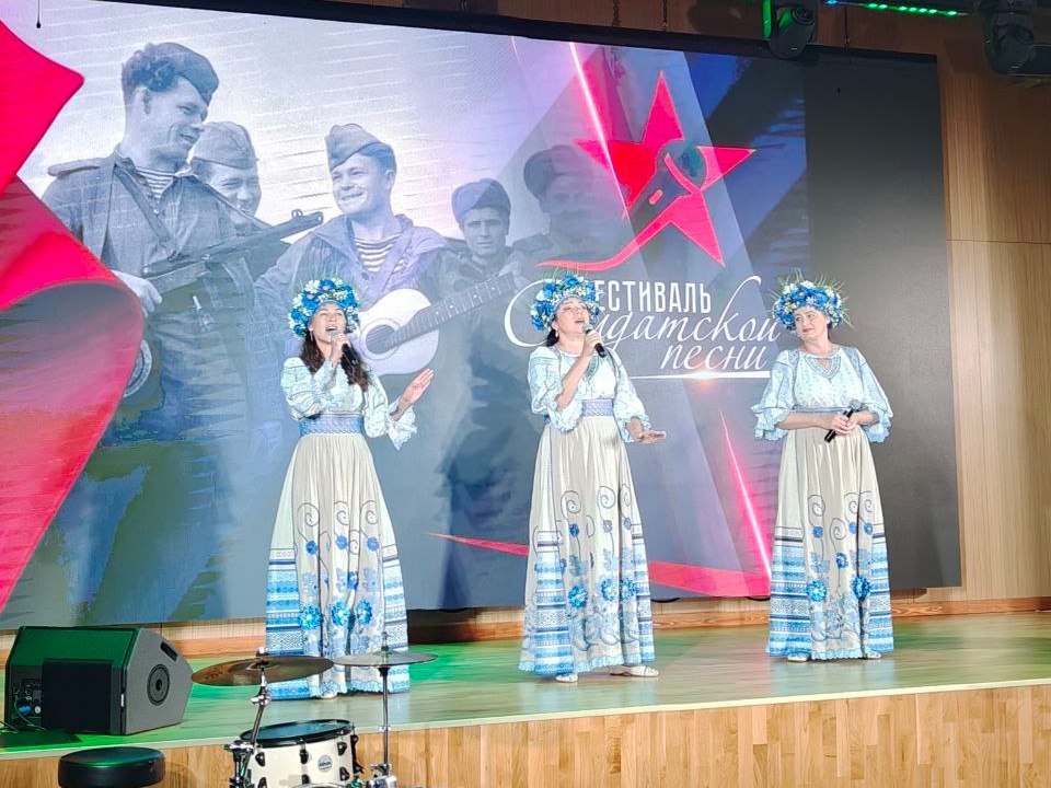 Солистки ансамбля «Злато-Серебро» стали почётными гостями фестиваля солдатской песни в Белгородской области Солистки ансамбля «Злато-Серебро» стали почётными гостями фестиваля солдатской песни в Белгородской области