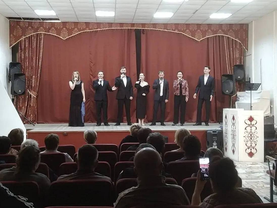 Группа «Калейдоскоп» выступила в санатории имени В. Володарского Группа «Калейдоскоп» выступила в санатории имени В. Володарского