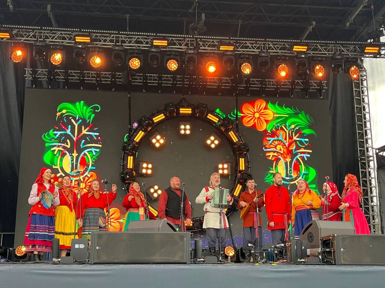 Ансамбль «Миряне» выступил на главной сцене фестиваля «Абашевские узоры» Ансамбль «Миряне» выступил на главной сцене фестиваля «Абашевские узоры»