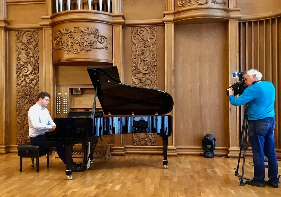 Александр Губарьков готовится к первому сольному концерту в качестве солиста «Пензаконцерта» Александр Губарьков готовится к первому сольному концерту в качестве солиста «Пензаконцерта»