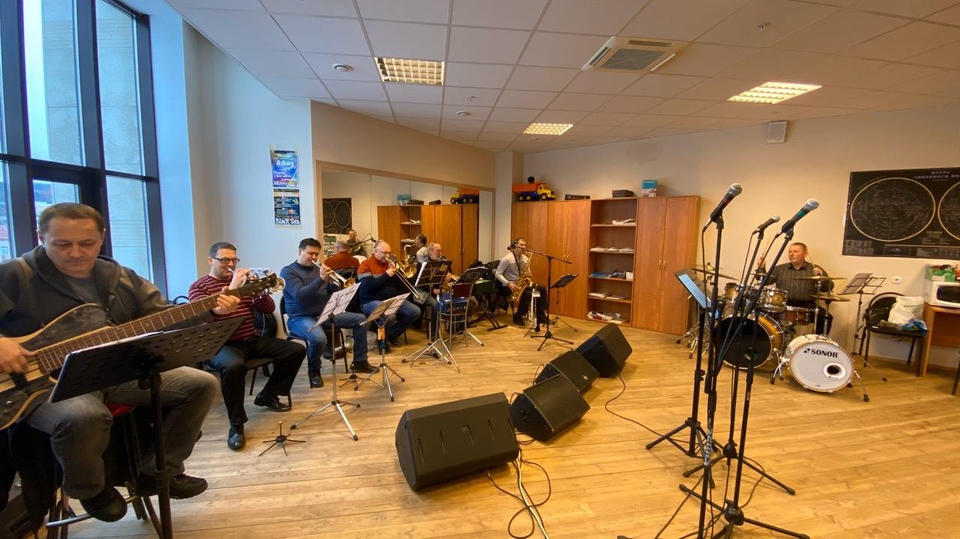 Эстрадно-джазовый ансамбль «Экспресс-бэнд» готовится к концерту с американским исполнителем Эстрадно-джазовый ансамбль «Экспресс-бэнд» готовится к концерту с американским исполнителем