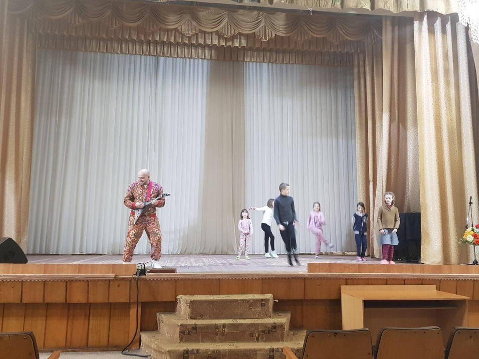 Иван Нивин и солистки ансамбля «Злато-Серебро» выступили в санатории «Берёзовая роща» Иван Нивин и солистки ансамбля «Злато-Серебро» выступили в санатории «Берёзовая роща»