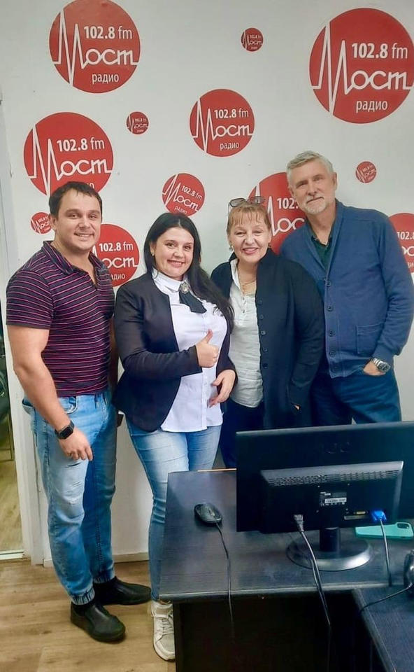 Ирина Дрожжилова, Гульсина Рафекова и Сергей Дрожжилов стали гостями прямого эфира на «Мост Радио» Ирина Дрожжилова, Гульсина Рафекова и Сергей Дрожжилов стали гостями прямого эфира на «Мост Радио»