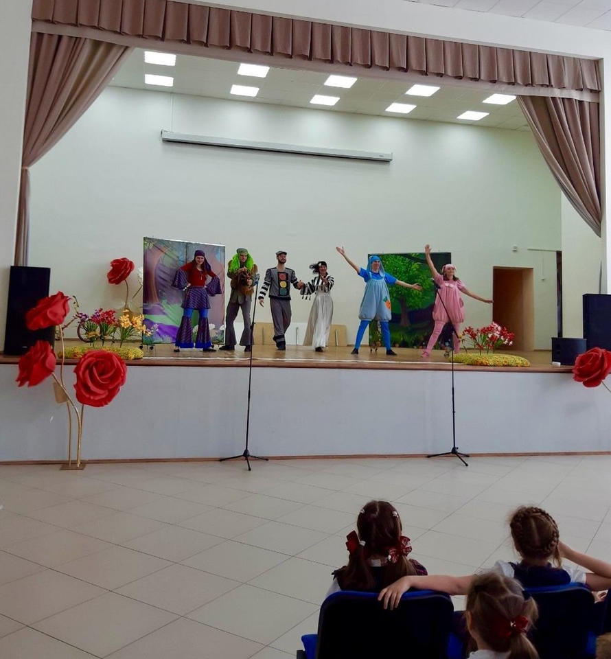 Группа «Калейдоскоп» напомнила пензенским школьникам о правилах безопасности на дорогах Группа «Калейдоскоп» напомнила пензенским школьникам о правилах безопасности на дорогах