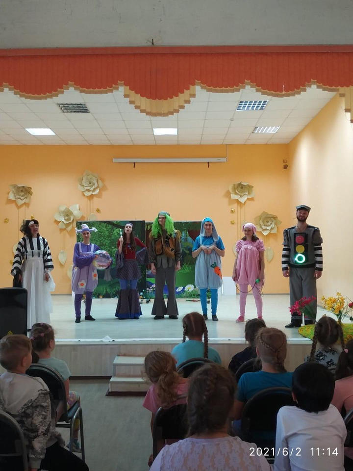 Группа «Калейдоскоп» выступила для учащихся школы № 60 города Пензы Группа «Калейдоскоп» выступила для учащихся школы № 60 города Пензы