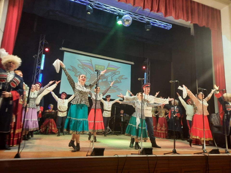 Ансамбль «Казачья застава» выступил в Каменке Ансамбль «Казачья застава» выступил в Каменке