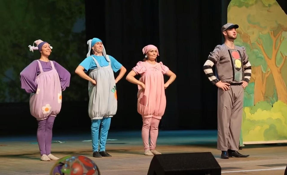 Предлагаем посмотреть фрагмент музыкального спектакля «Наши верные друзья – правила движения» Предлагаем посмотреть фрагмент музыкального спектакля «Наши верные друзья – правила движения»