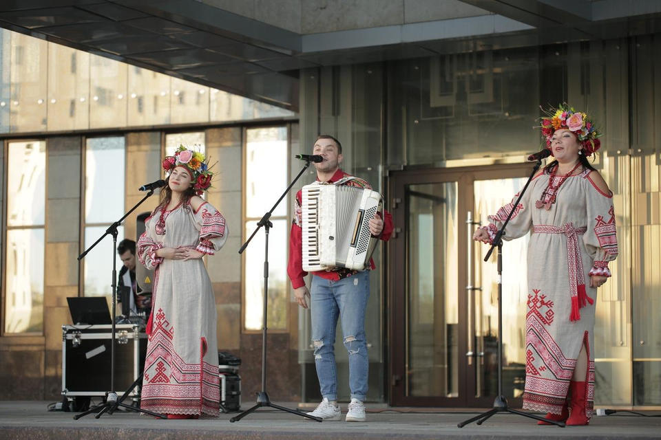 Солисты ансамбля «Злато-Серебро» выступили с концертной программой Солисты ансамбля «Злато-Серебро» выступили с концертной программой