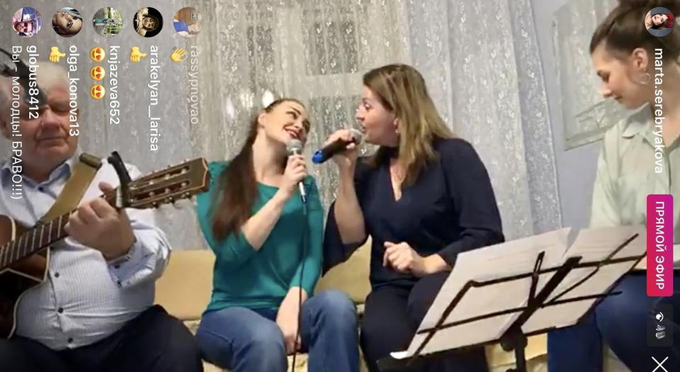 Марта Серебрякова порадовала зрителей домашним онлайн-концертом Марта Серебрякова порадовала зрителей домашним онлайн-концертом