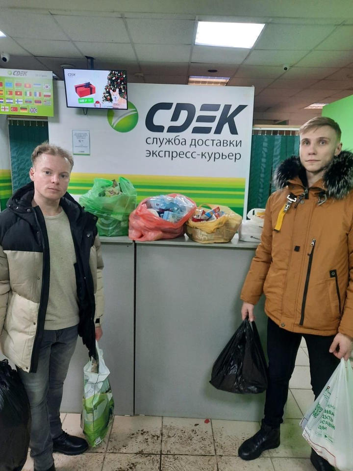 Артисты ансамбля «Казачья застава» отправили очередной гуманитарный груз в зону СВО Артисты ансамбля «Казачья застава» отправили очередной гуманитарный груз в зону СВО