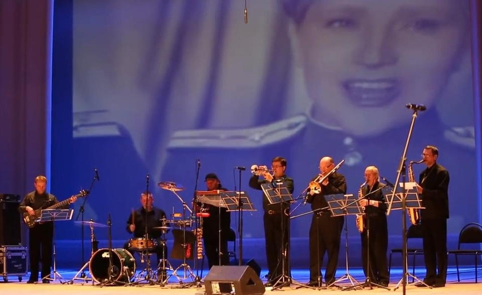 Предлагаем посмотреть фрагменты программы «Песни Победы» в исполнении ансамбля «Экспресс-бэнд» от 2015 года Предлагаем посмотреть фрагменты программы «Песни Победы» в исполнении ансамбля «Экспресс-бэнд» от 2015 года