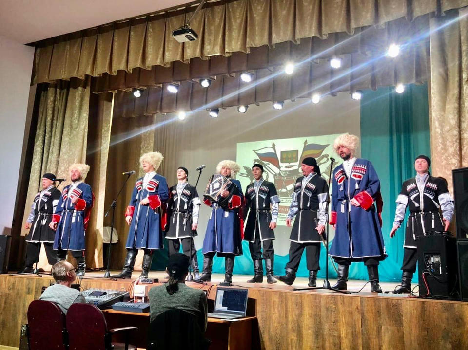 Ансамбль песни и танца «Казачья застава» выступил в Иссе Ансамбль песни и танца «Казачья застава» выступил в Иссе