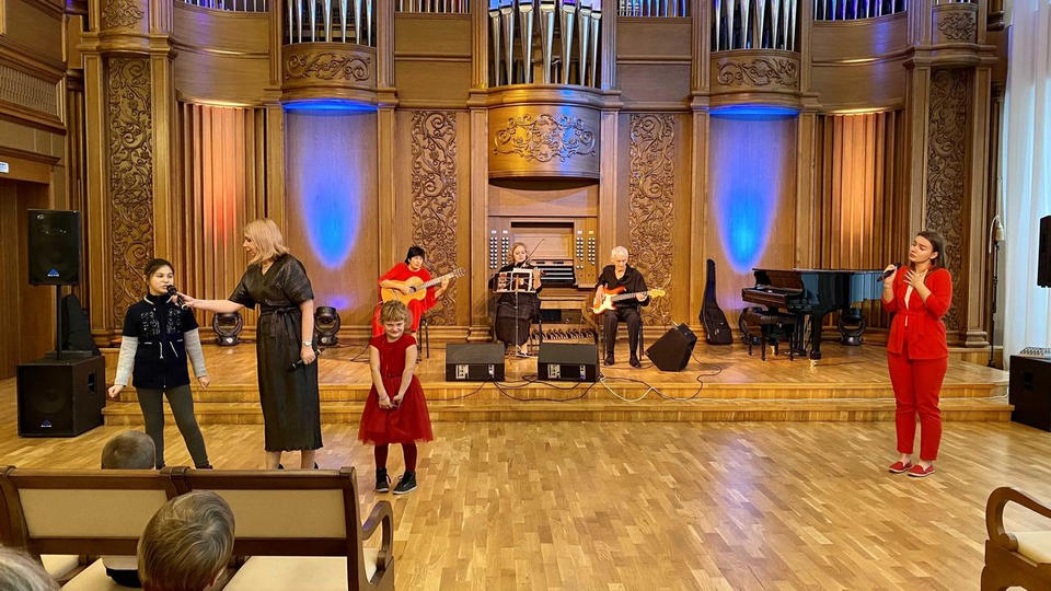 Творческий коллектив «Экспромт» выступил в рамках акции «Ура! Каникулы!» Творческий коллектив «Экспромт» выступил в рамках акции «Ура! Каникулы!»