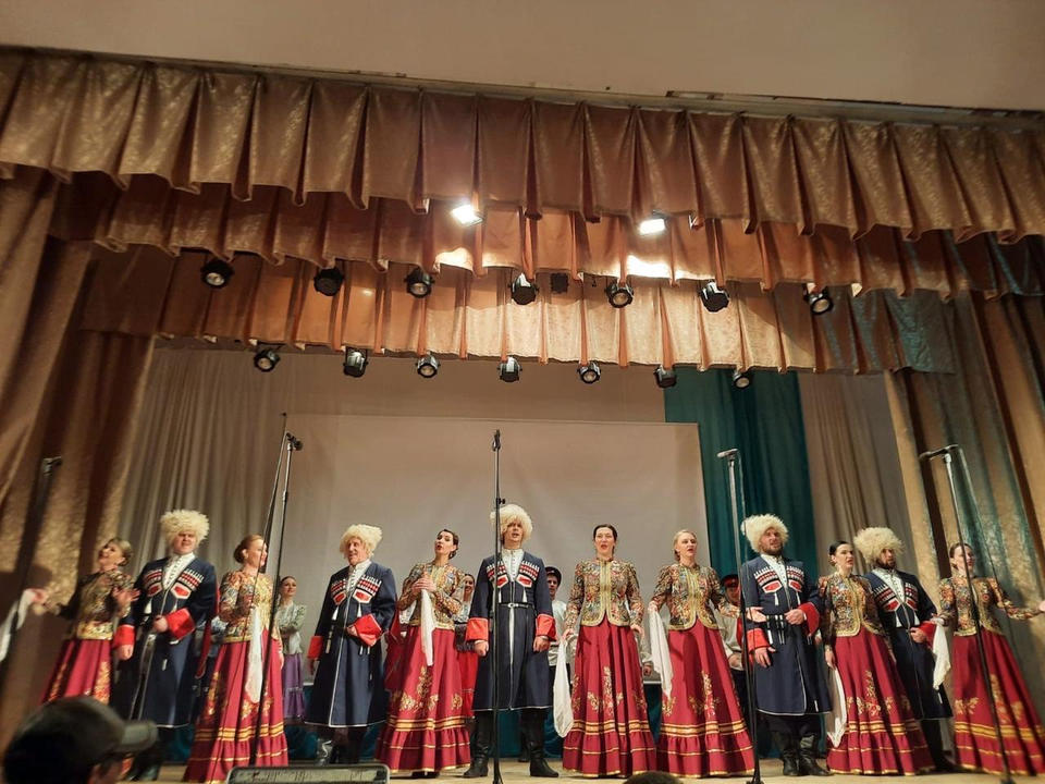 Ансамбль песни и танца «Казачья застава» выступил в Иссе Ансамбль песни и танца «Казачья застава» выступил в Иссе