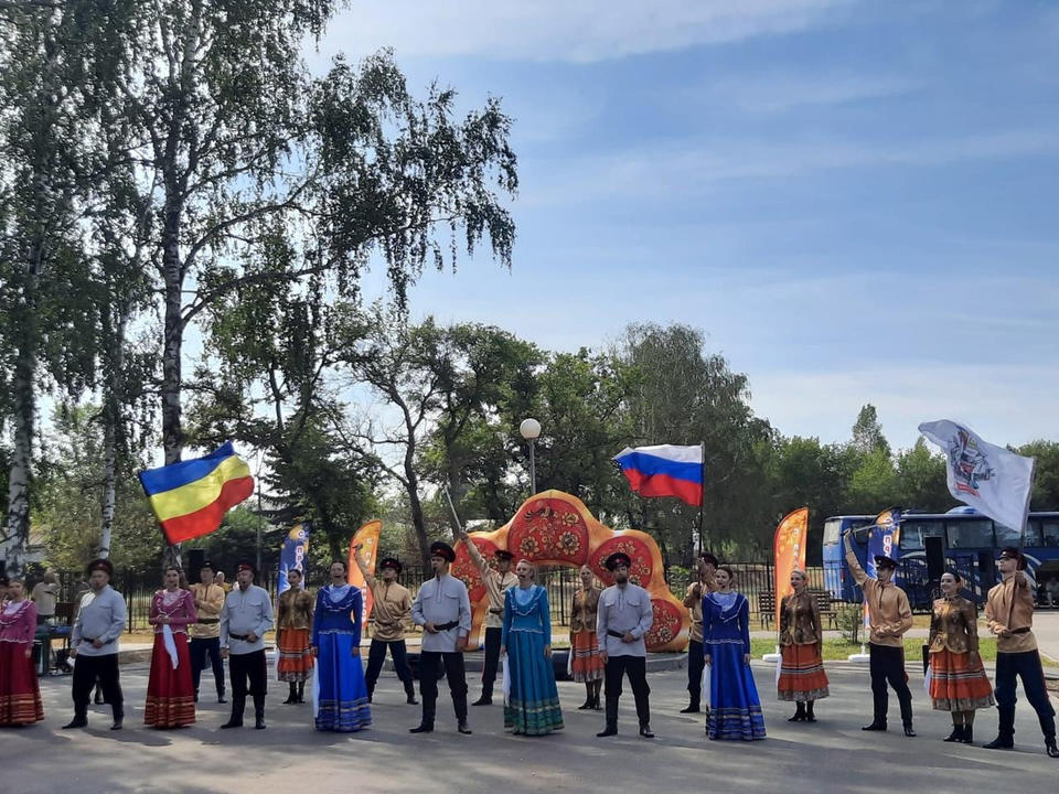 Ансамбль песни и танца «Казачья застава» выступил в городе Сурске Ансамбль песни и танца «Казачья застава» выступил в городе Сурске