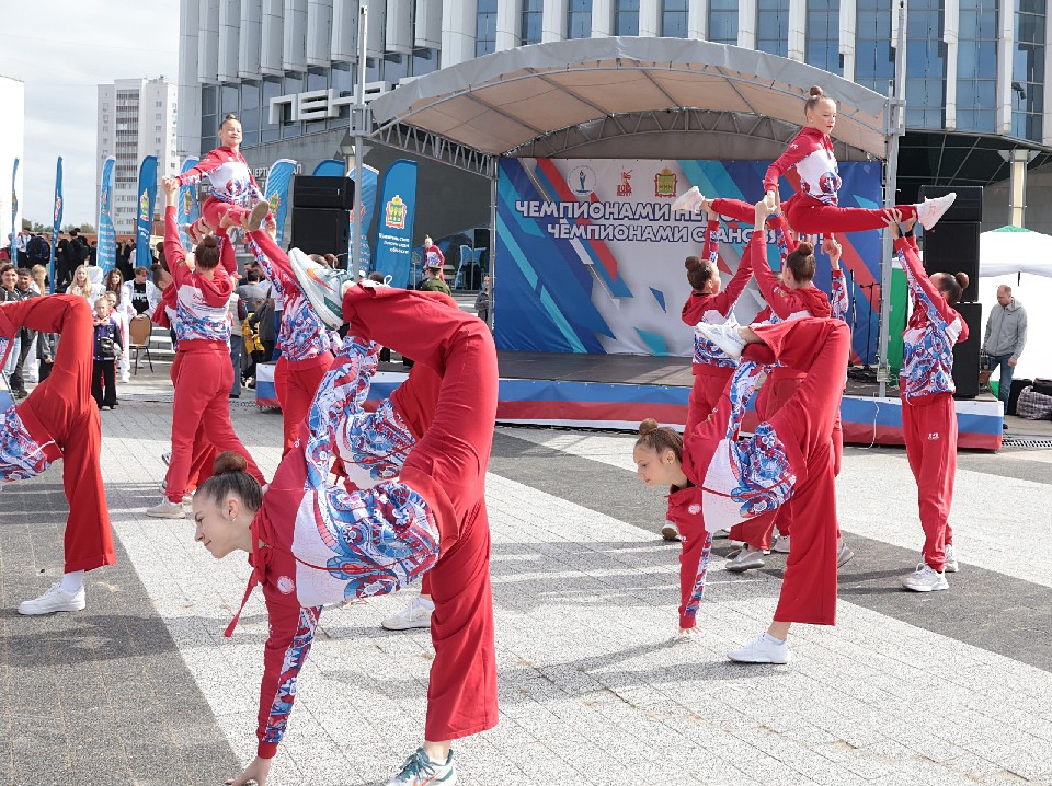 На Юбилейной площади прошла ярмарка учреждений дополнительного образования На Юбилейной площади прошла ярмарка учреждений дополнительного образования
