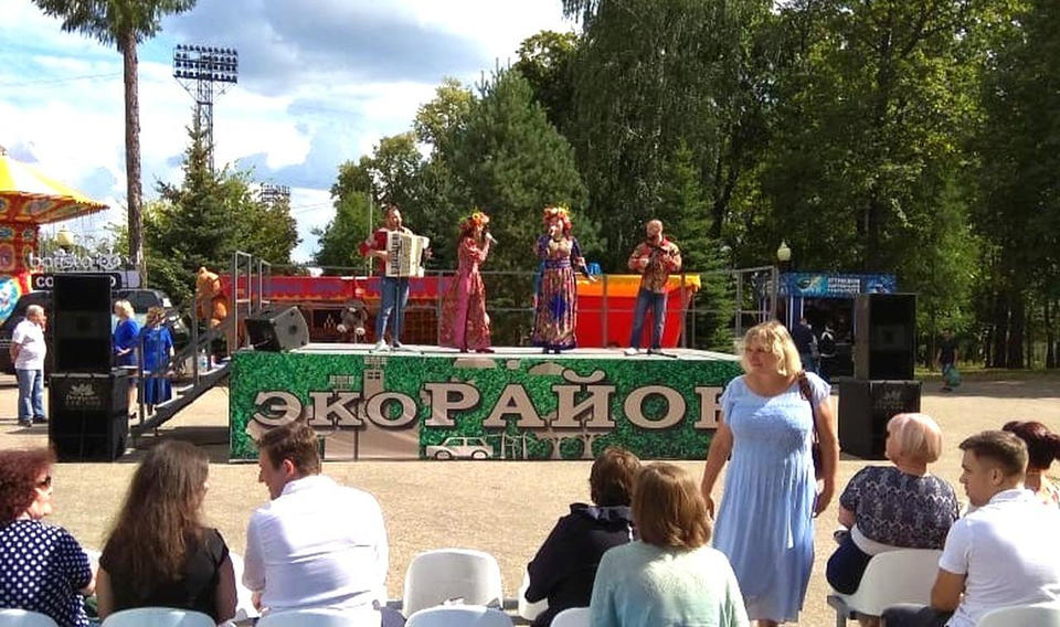 Ансамбль «Злато-Серебро» принял участие в празднике «Эко-город! Эко-район! Эко-парк!» Ансамбль «Злато-Серебро» принял участие в празднике «Эко-город! Эко-район! Эко-парк!»